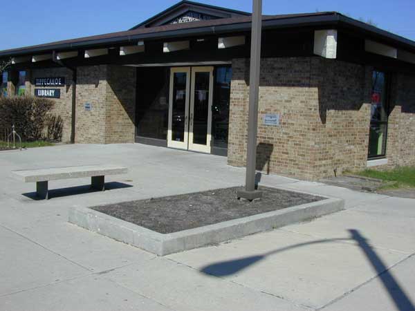 [<a href=http://www.mpl.org/files/branch/tippe.htm>Tippecanoe Library</a>. Boxy, unassuming on the outside.
]