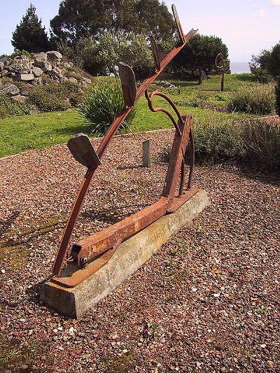 [Outside, up a hill, there was <a href=http://www.sunsetscavenger.com/air_sculpture_garden.htm>a sculpture garden</a> where large pieces by past artists were exhibited. I took phots of a few that I really liked.
]